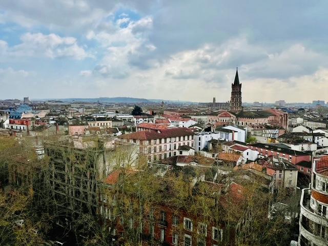 T4/5 avec ascenseur et vue imprenable sur Toulouse, quartier Chalets/ Concorde