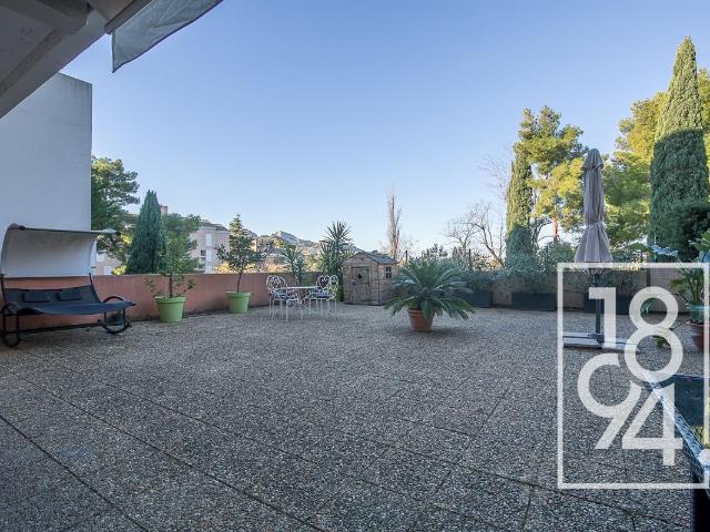 T4/5 DE 100 M2 AVEC 113 M2 DE TERRASSE RESIDENCE ROCHEBELLE