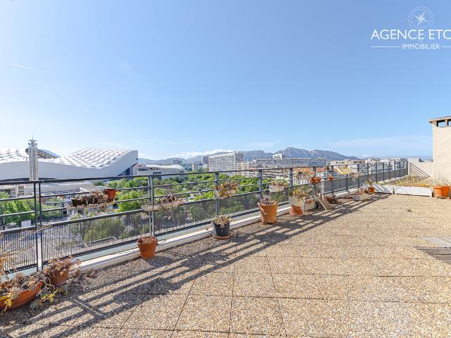 T4/5 DUPLEX AVEC BALCON ET ROOFTOP ROND POINT DU PRADO 13008 MARSEILLE