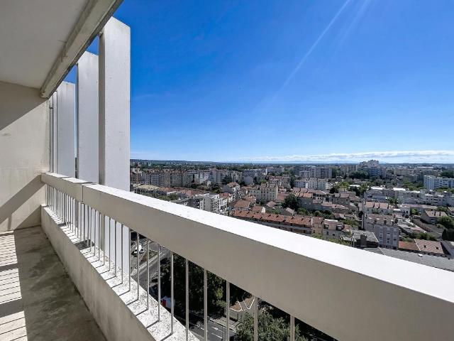 T4 – 76 m2 – BALCON – GARAGE – CAVE – 69100 VILLEURABNNE
