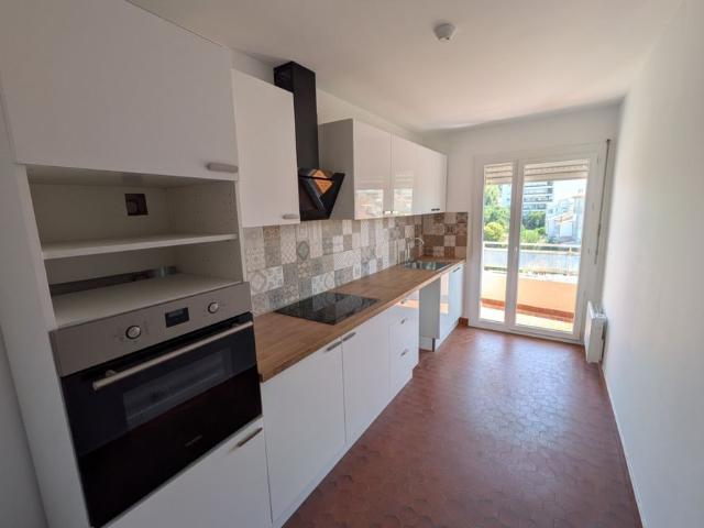T4 84m2 dernier étage, terrasse, cave et garage, vue mer lat