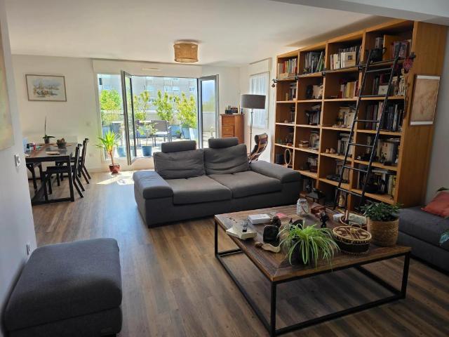 T4 98 m2 · Dernier étage · Terrasse 42 m2 plein sud · DPE A