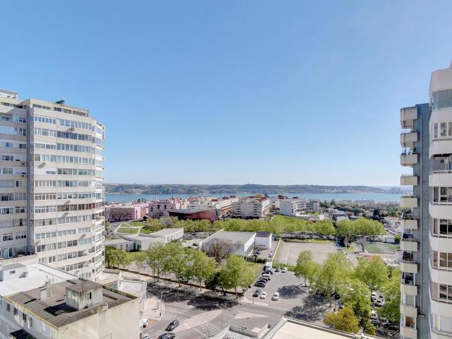 T4 +1 totalmente Remodelado a Estrear no Restelo com Vista Rio Tejo
