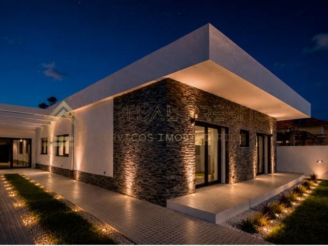 T4 Térrea | 2 suites e espaço p/ piscina | Fernão Ferro