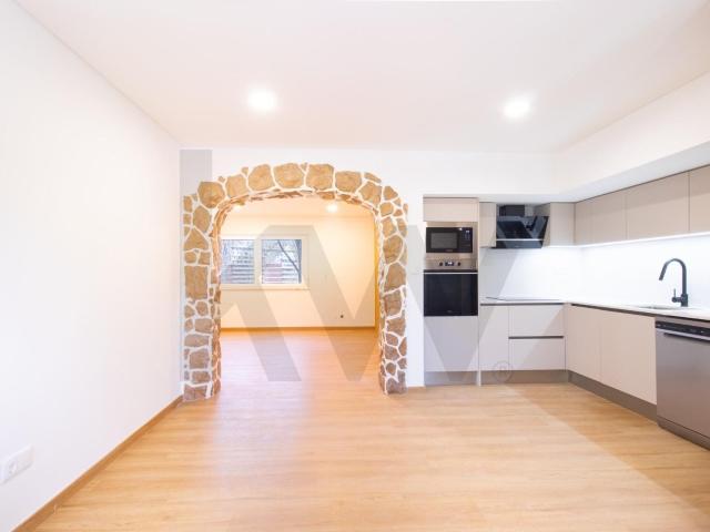 T4 totalmente remodelado com conforto, qualidade e tranquili. 93m² Santa Maria dos Olivais
