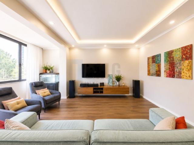 T4 Totalmente Remodelado em Oeiras | Ar Condicionado | Elevadores | Arrecadação | Vista Rio