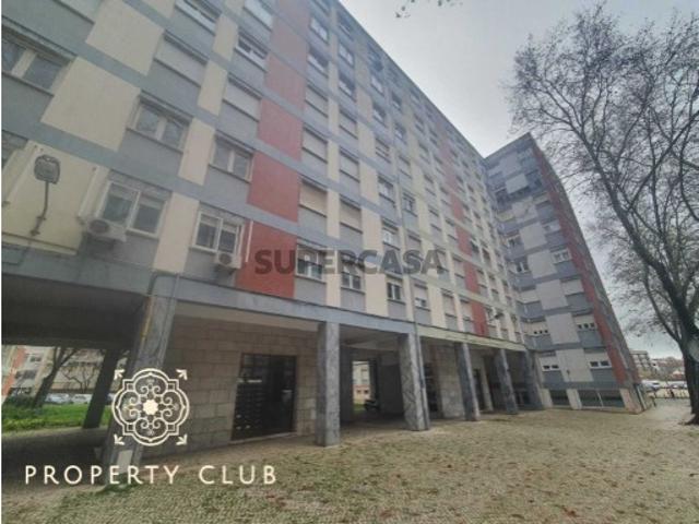 T4 Totalmente Renovado em Benfica