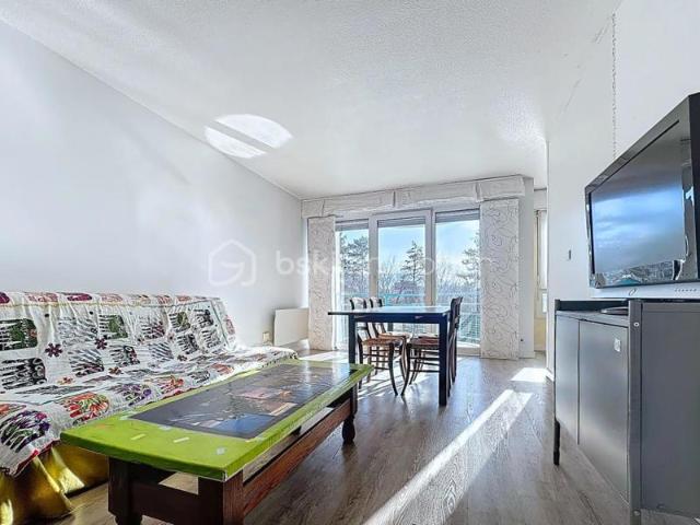 ? T4 traversant avec terrasse, vue dégagée et parc – Résidence fermée avec ascenseur ?