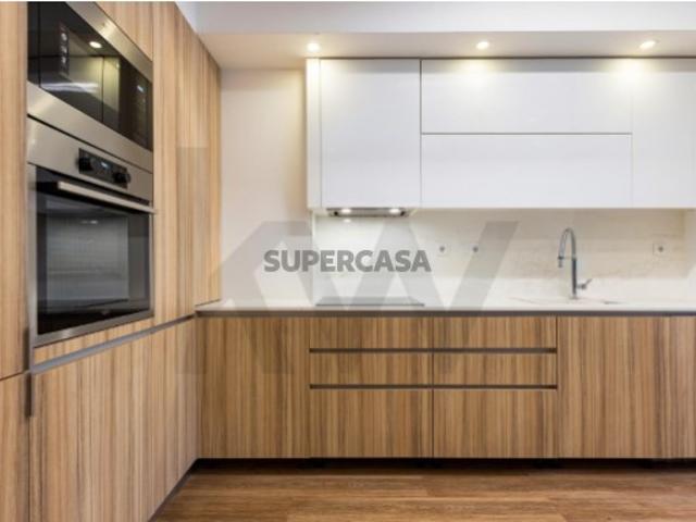 T4 transformado em T3 remodelado no topo da Av. Uruguai, Benfica