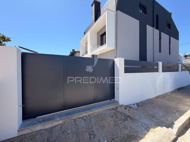 T4 Triplex Novo em Fernão Ferro