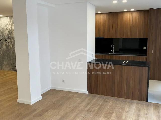 T4 Único a 2 Minutos da Rotunda da Boavista com Privacidade Total