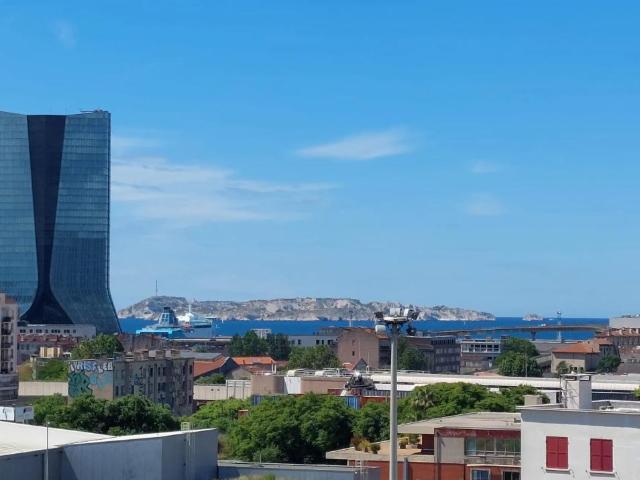 T4 + VUE 180° MER & notre Dame de la Garde