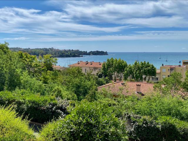 T4 vue mer, à 100m de la plage au calme à AGAY