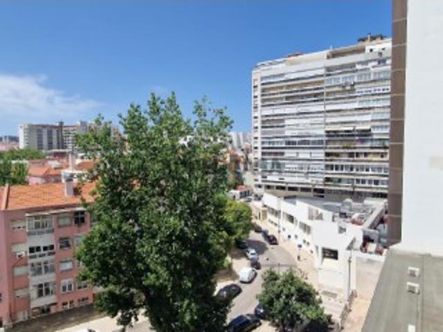 T4 Alvalade. 200 M2. Vende se
