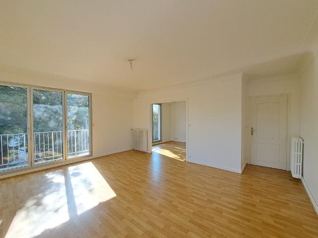 T4 AVEC BALCON PARKING ET CAVE REF 61024