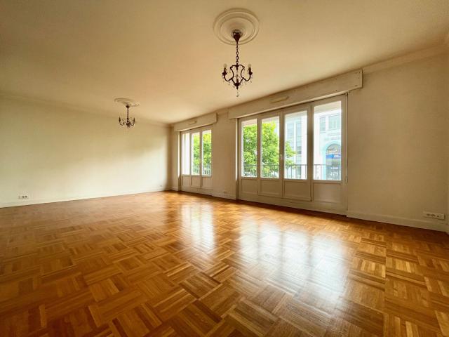 T4 AVEC BALCON RUE YVES COLLET 84.36 m²