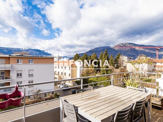 T4 avec terrasse dans copropriété recherchée