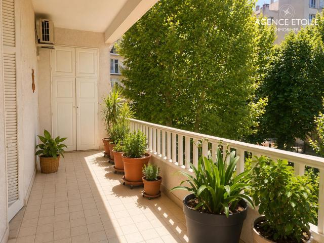 T4 AVEC TERRASSE ET CHAMBRE DE BONNE AVENUE DU PRADO METRO PERRIER 13008 MARSEILLE
