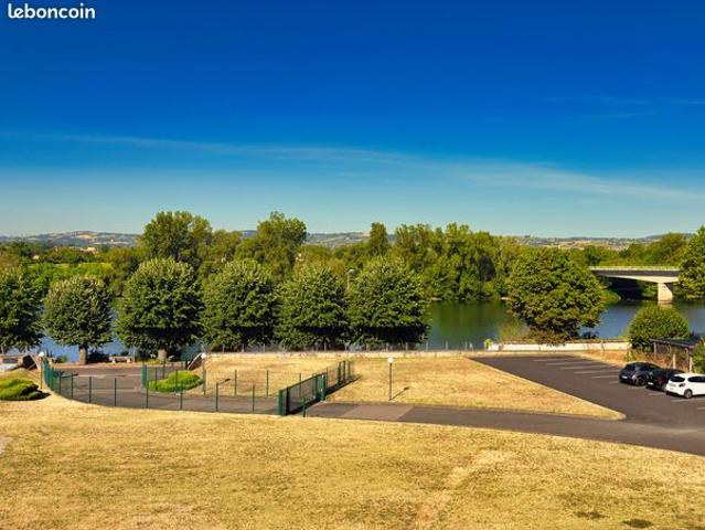 T4 avec terrasse, vue imprenable sur la Saône – Résidence La Sidoine à Trévoux
