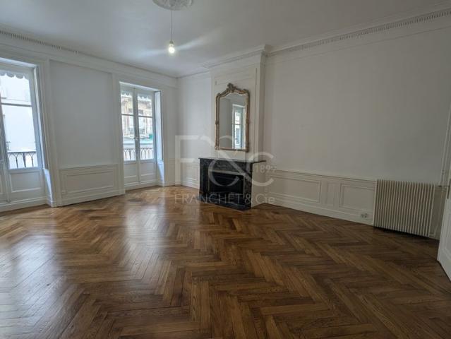 T4 bis rénové de 136 m² rue Victor Hugo Lyon 2ème