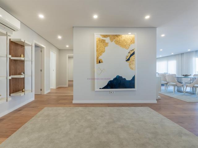 T4 com 207 m² | 2 Suites | Vista Rio | Garagem | Bom Sucesso. 177m² Alverca do Ribatejo e Sobralinho