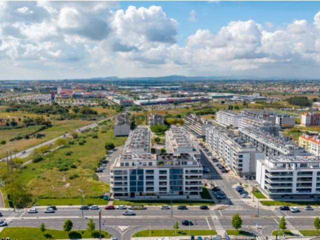 T4 Com varanda e Parqueamento Portas da Cidade