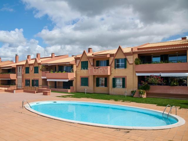 T4 com Vista Mar em Condomínio Privado com Piscina no Estoril