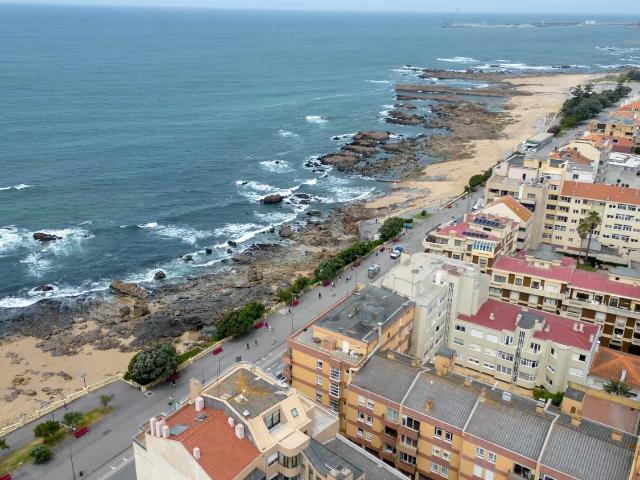 T4 com Vista Mar para arrendar na Avenida Brasil – Foz do Douro