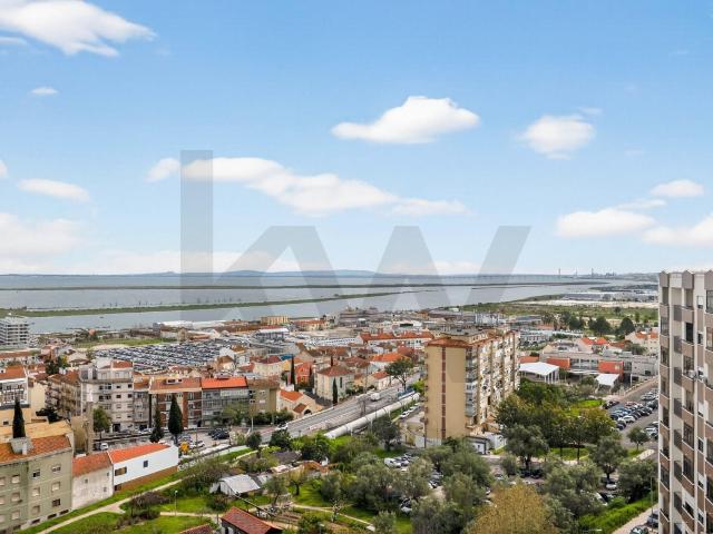 T4 com vista panorâmica sobre o Tejo, quatro varandas e gara. 155m² Póvoa de Santa Iria e Forte da Casa