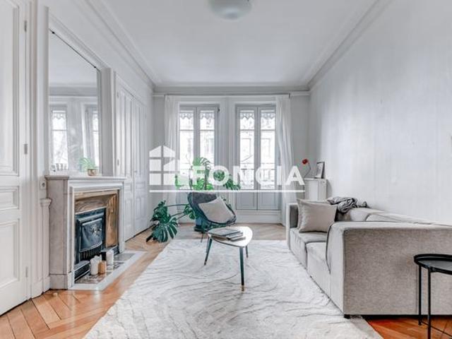 T4 dans un immeuble bourgeois secteur Saxe Gambetta