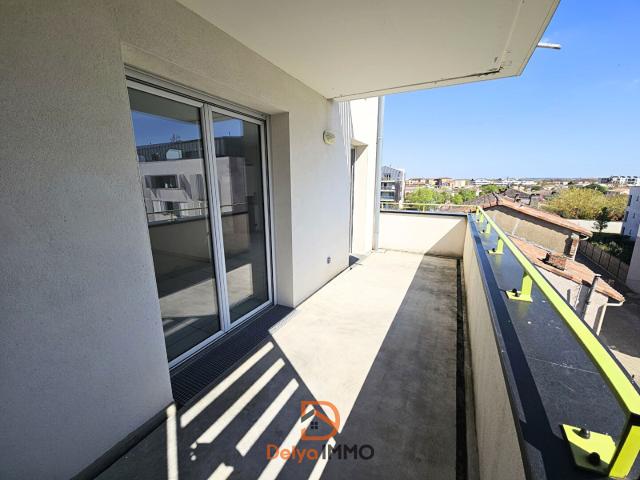 T4 de 77m2 au 3e étage avec 2 balcons et pkg proche métro Trois Cocus
