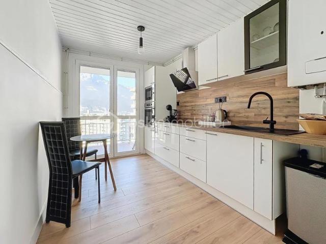 T4 de 83 m² avec balcon –12ème étage sur 14 étages – vue dégagée sans vis à vis