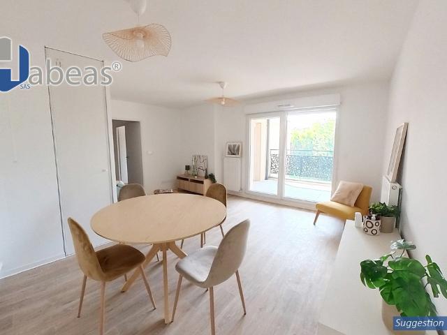 T4 de 81m² avec balcon de 9m² au dernier étage R+2