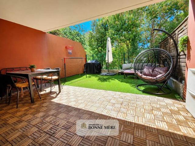 T4 de 87m² rénové en rez de jardin adapté PMR