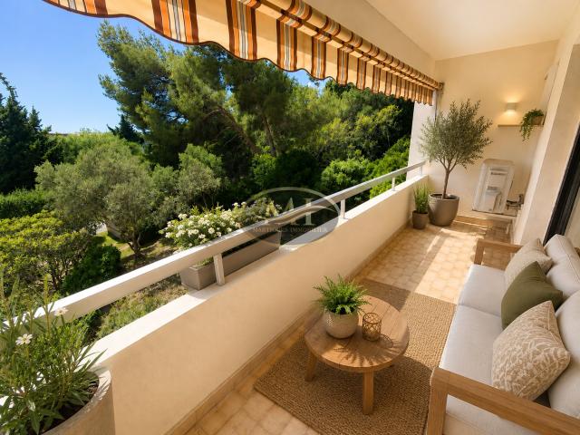 T4 de 85 m2 avec balcon, parking privatif et fort potentiel Centre ville de Martigues
