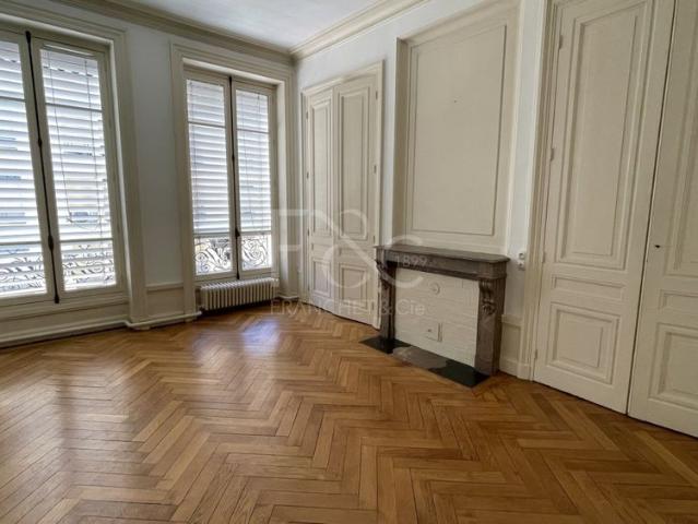 T4 de 100 m² rue Sully Lyon 6ème