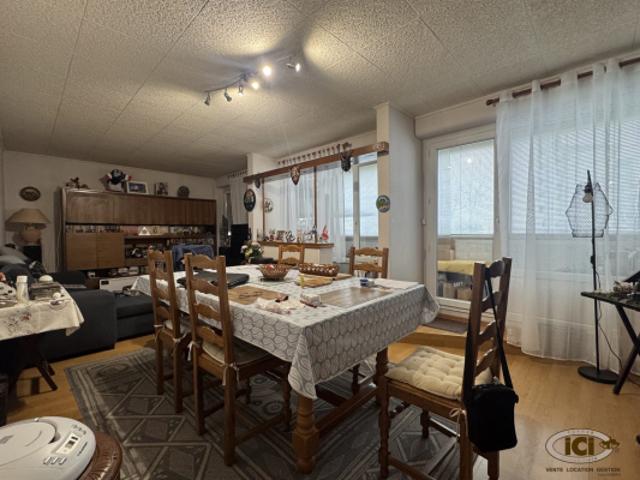 T4 de 100m² environ avec balcon, caves et garage en sous sol