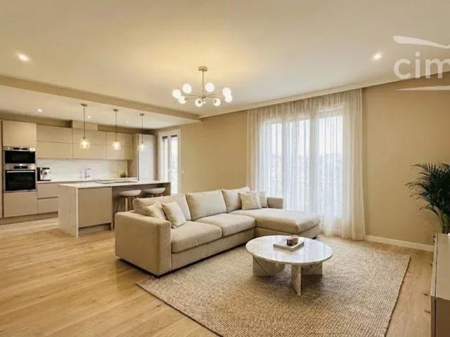 T4 de 110 m² avec jardin et deux places de stationnement