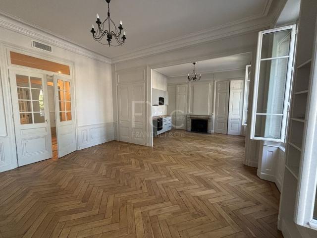 T4 de 130 m² rénové avec climatisation quai Augagneur Lyon 3ème