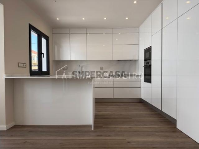T4 de Luxo com Terraço de 115 m² no Coração de Almada