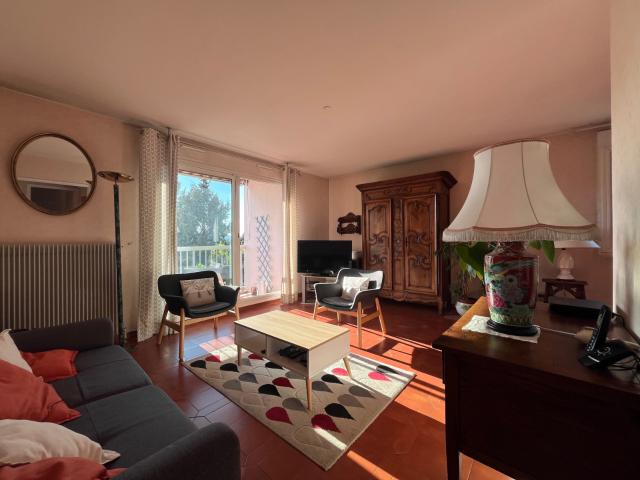T4, dernier étage, 85 m², quartier Aqueducs