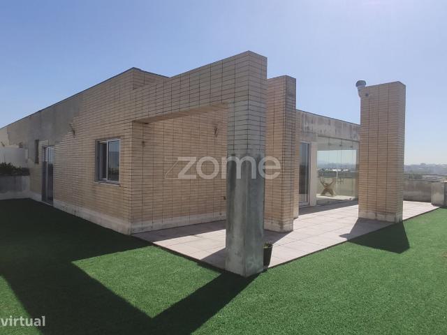 T4 Duplex com terrao e vistas at ao mar
