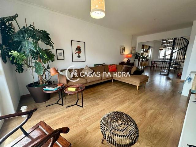 T4 Duplex em Almada Com Varanda