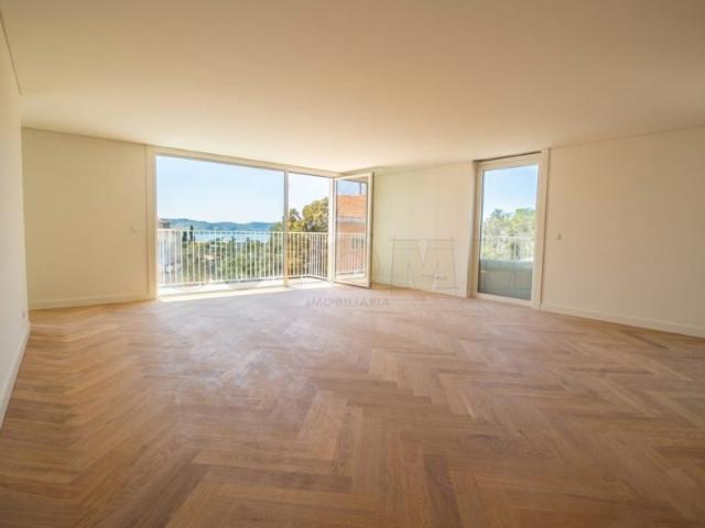 T4 Duplex em empreendimento de luxo com varandas e vista rio, em Lisboa
