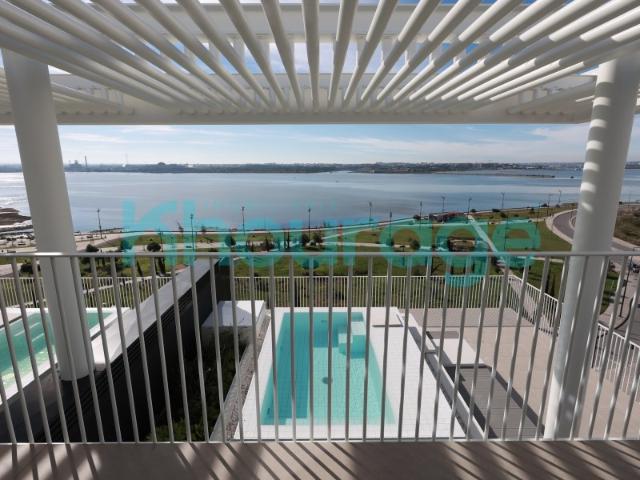 T4 Duplex Frontal Rio com terraço de 69,23 e piscina privada