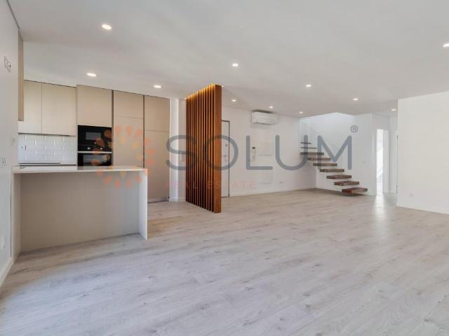 T4 Duplex novo, centro da vila de Alcochete 166m² Alcochete