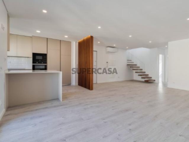 T4 Duplex novo, centro da vila de Alcochete