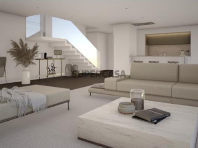 T4 Duplex novo com piscina e ginásio Montijo