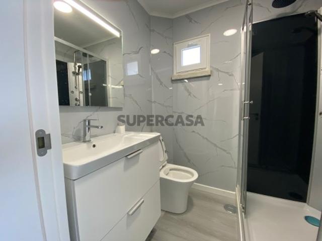 T4 Duplex na Arrentela com quarto master de 22m2