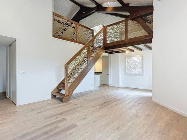 T4 Duplex rénové de 96 m² avec piscine – À quelques minutes de Genève